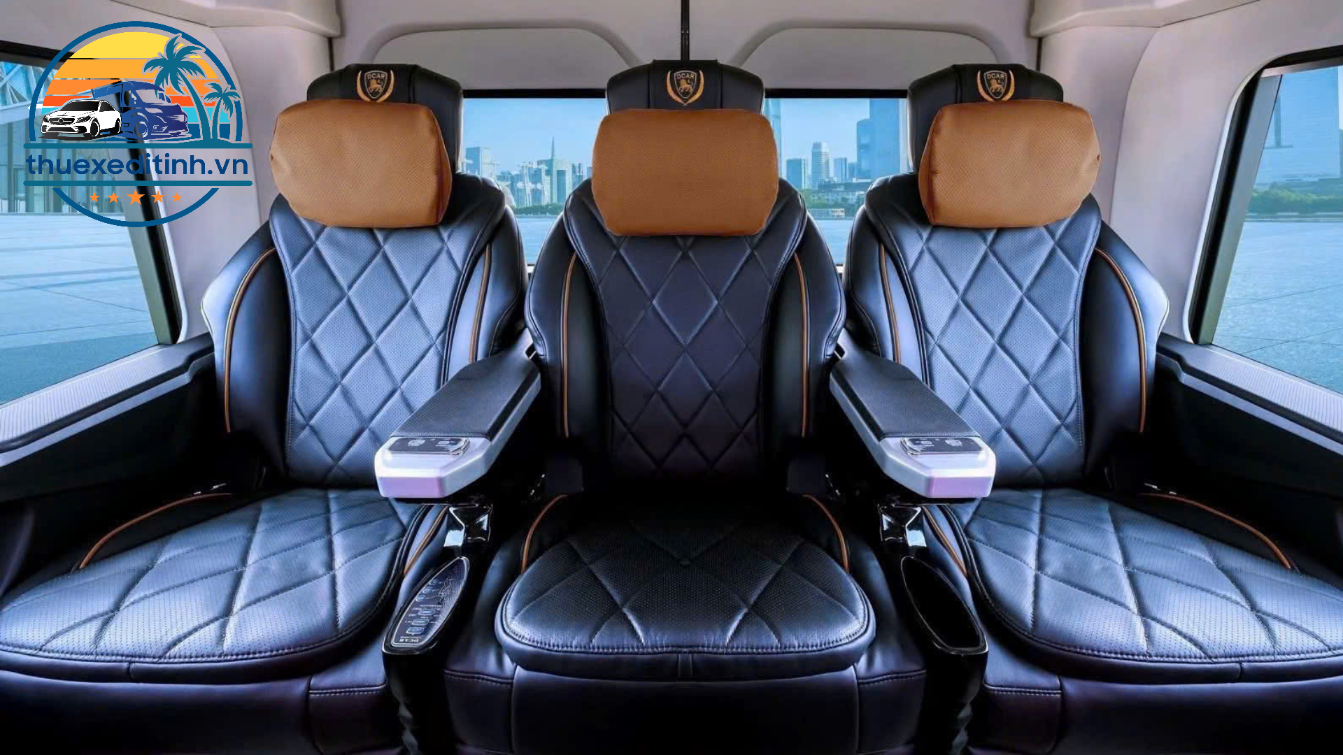 Bên trong xe Limousine 1