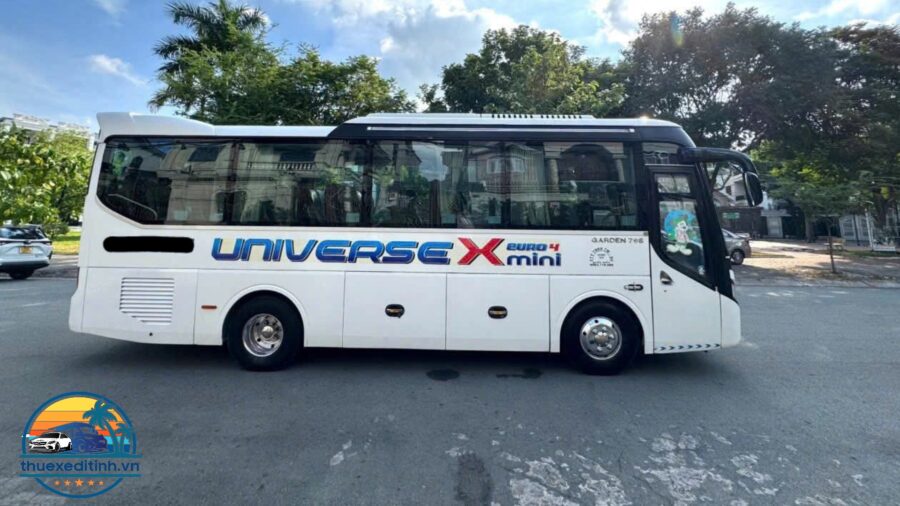 Xe 45 chỗ Universe 02
