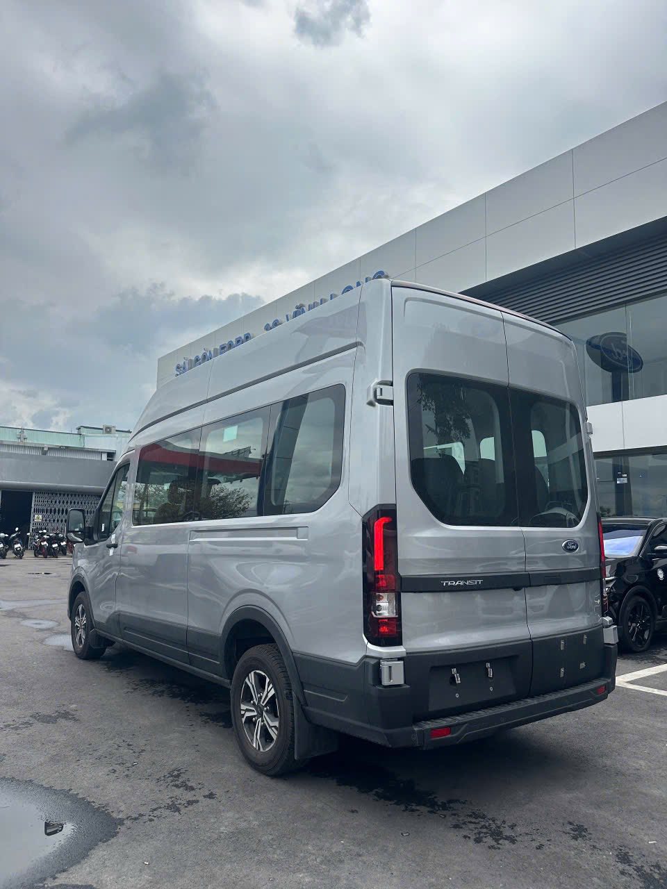 Cho thuê xe Ford Transit 16 chỗ