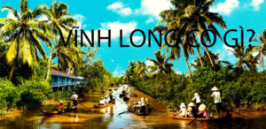 Bức hình có cảnh hai hàng cây dừa trên sông nước phí dưới là những người đang chèo thuyền thuê xe đi Vĩnh Long
