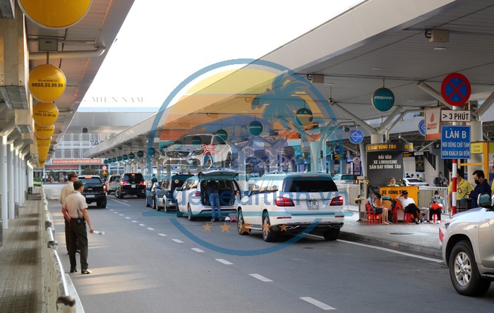 Cho thuê xe ô tô đưa đón sân bay Tân Sơn Nhất