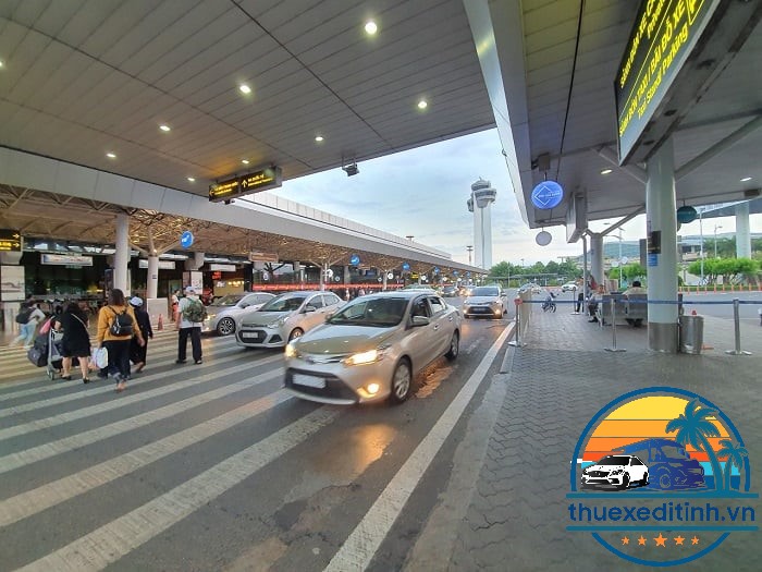 Dịch vụ thuê xe ô tô đưa đón sân bay Tân Sơn Nhất tại Hamy Travel