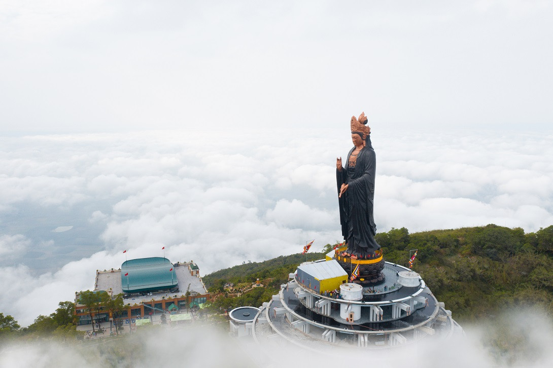 Núi Bà Đen – Những điều chưa biết về ngọn núi cao 986 mét tại Tây Ninh