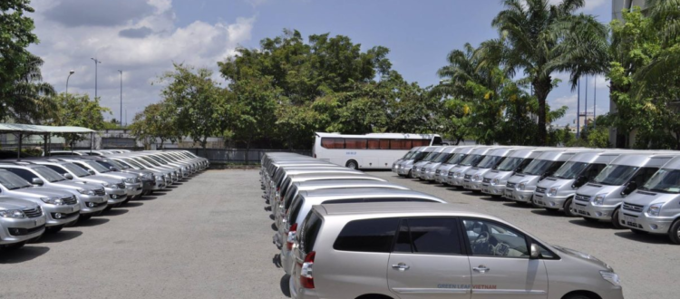 Ba hàng xe du lịch nằm trên đường xếp thành hàng .DU LỊCH Đà Nẵng
