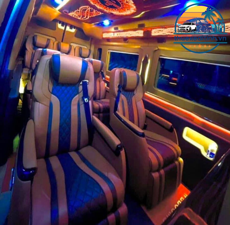 bên trong xe limousine