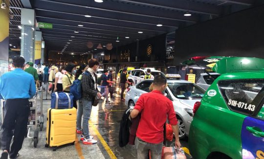 Dịch Vụ Đặt Gọi Xe Taxi Đón Sân Bay Tân Sơn Nhất Về Bình Dương