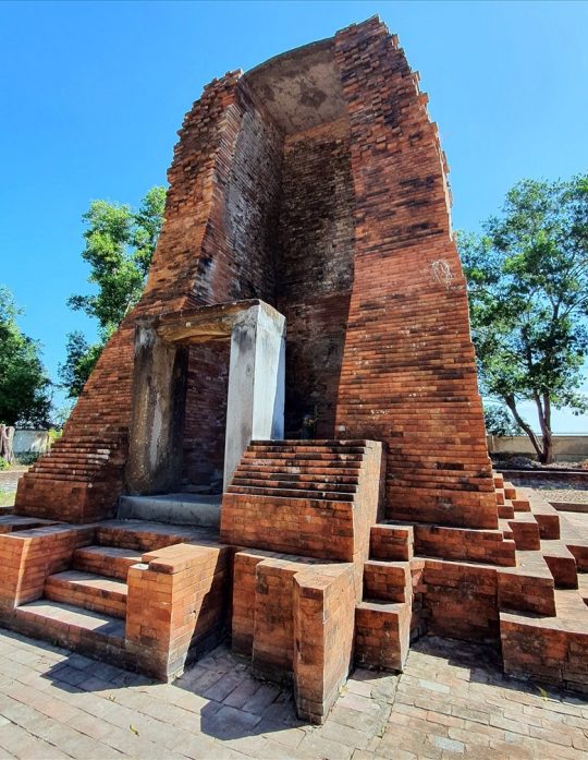  tháp cổ Vĩnh Hưng 
