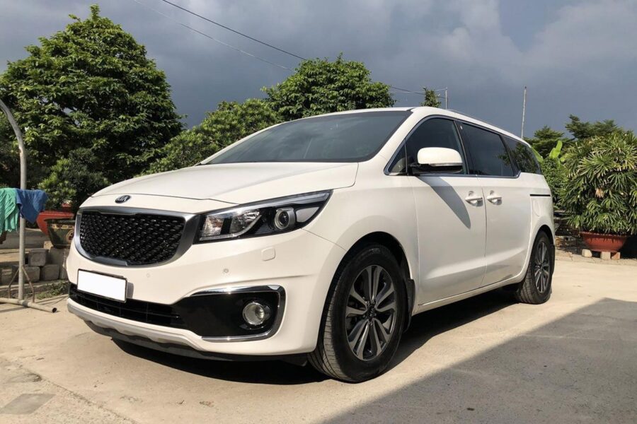 e90kia-sedona-2018-oto-com-8-a405