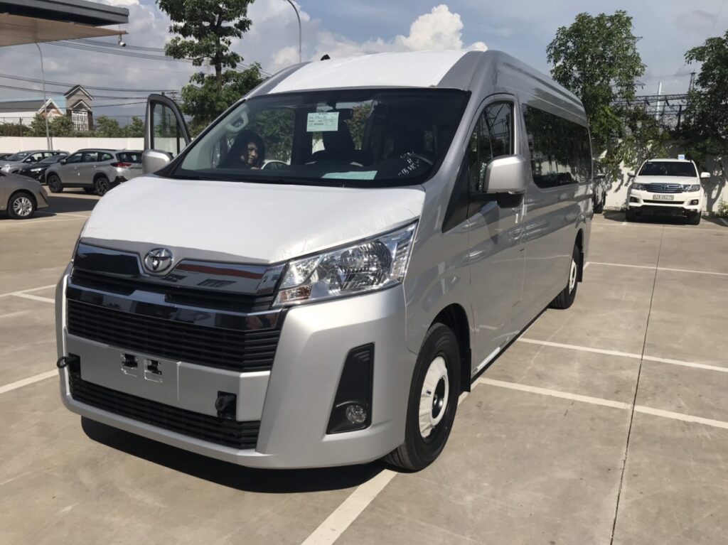 Xe Toyota Hiace 16 Chỗ Đi Long An